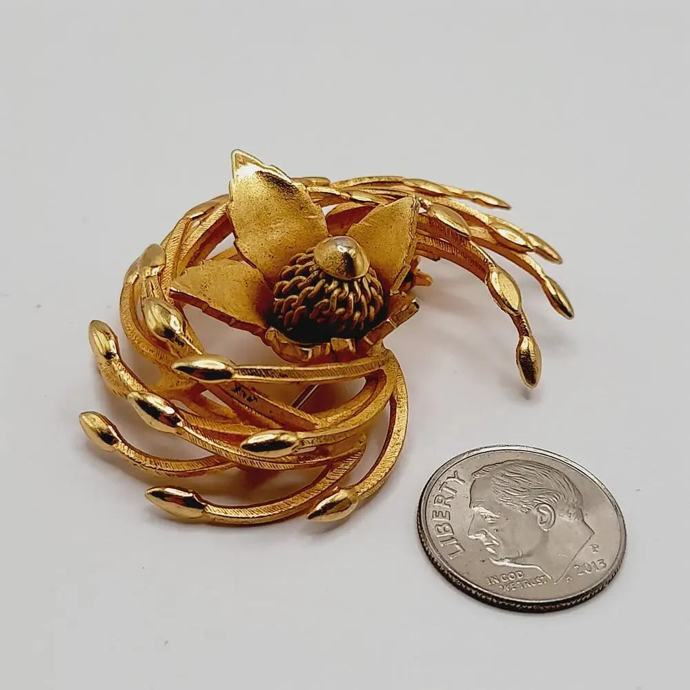 Vintage Gold Tone Floral Brooch, Layered Flower Pin, Mid-Century Jewelry 2